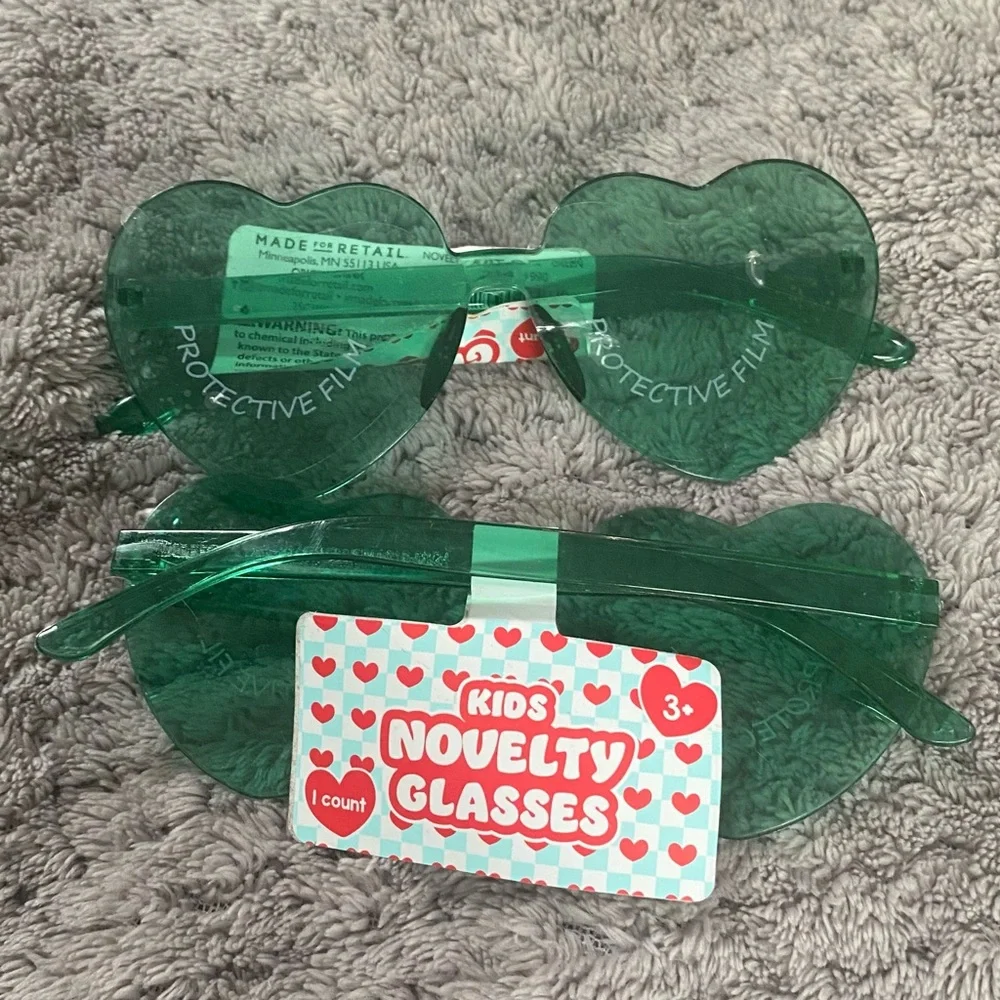 2-Pack Kids Green Heart-Shaped Novelty Glasses – New with Tags